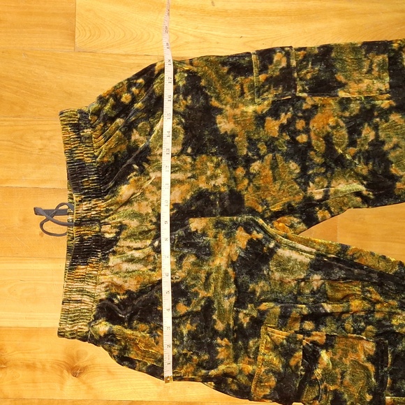 Urban Outfitters Penelope Velvet Joggers Black Green Orange Gold XS Cozy Chic - Picture 10 of 12